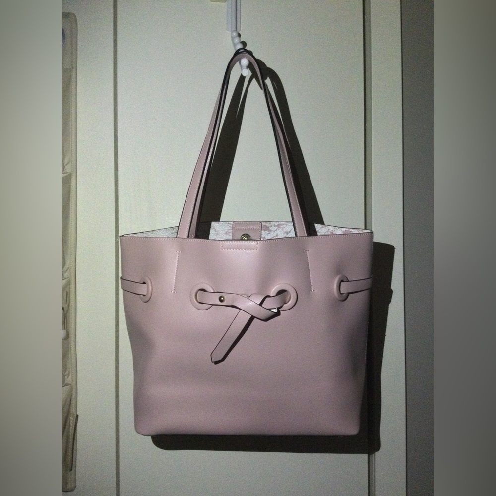 Lily and Ivy rose pink purse set with coordinating cosmetic bag. New w/out tags